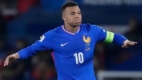 惊心动魄半场战！萨索洛2-1险胜佛罗伦萨，曼德拉戈拉点球绝杀，沃尔帕托一锤定音！