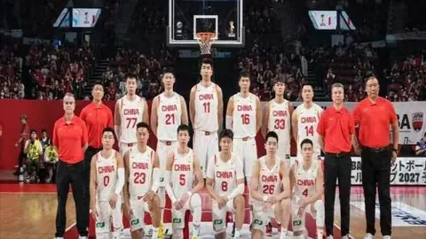 拜仁以8球优势大胜，凯恩独揽三球